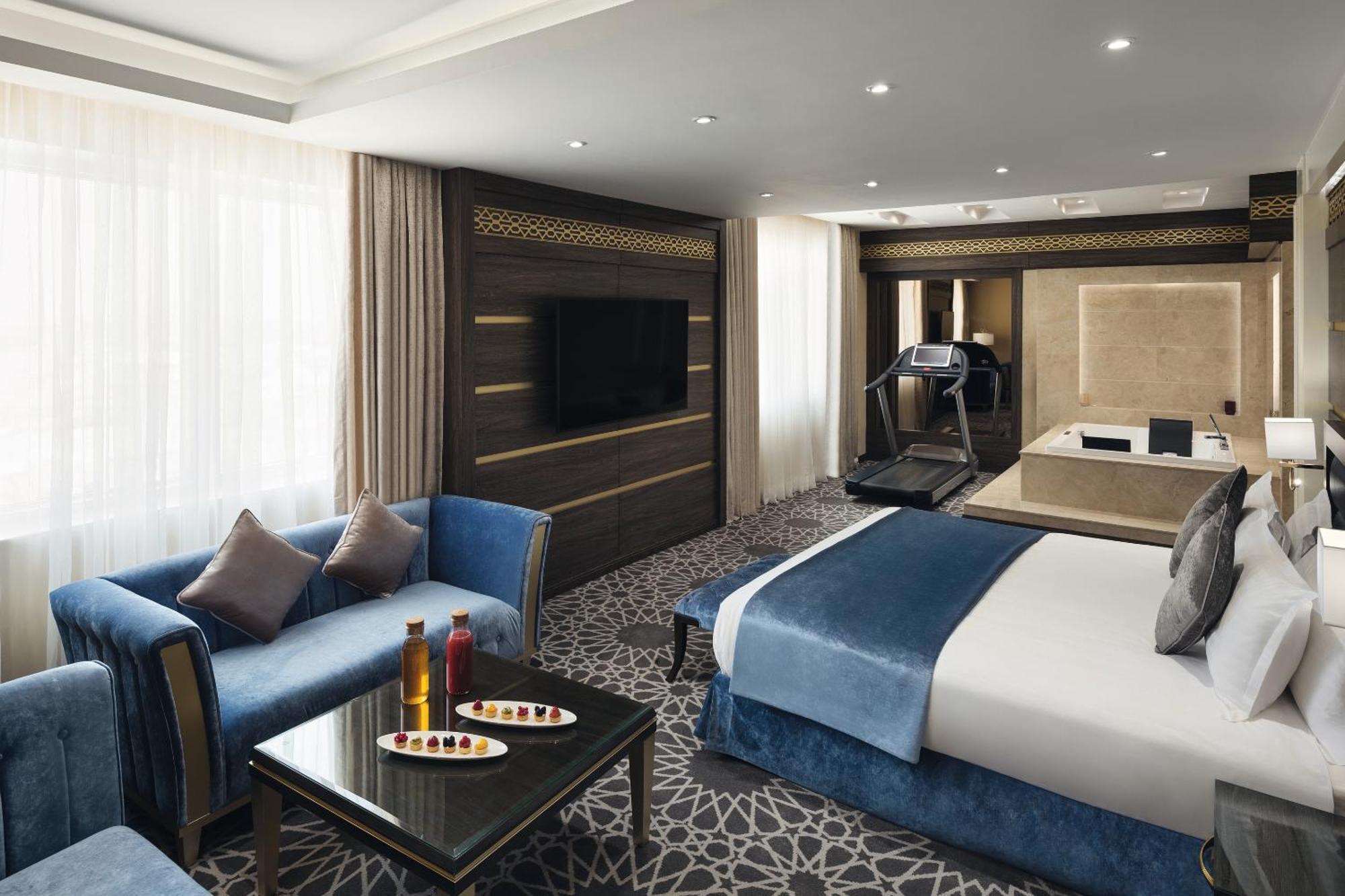 Moevenpick Hotel Qassim Buraidah Eksteriør billede A rendering of a suite on board the ship